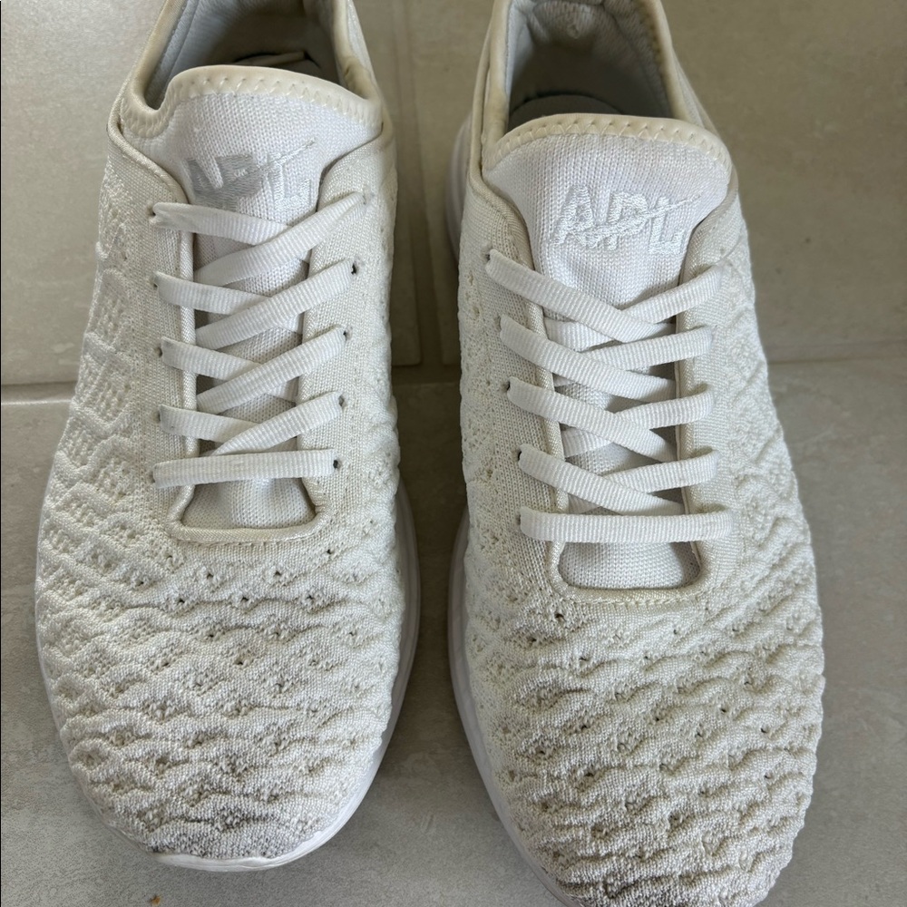 APL TENNIS SHOES SIZE 9